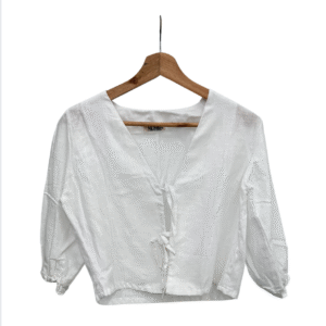 Blusa blanca amarrada